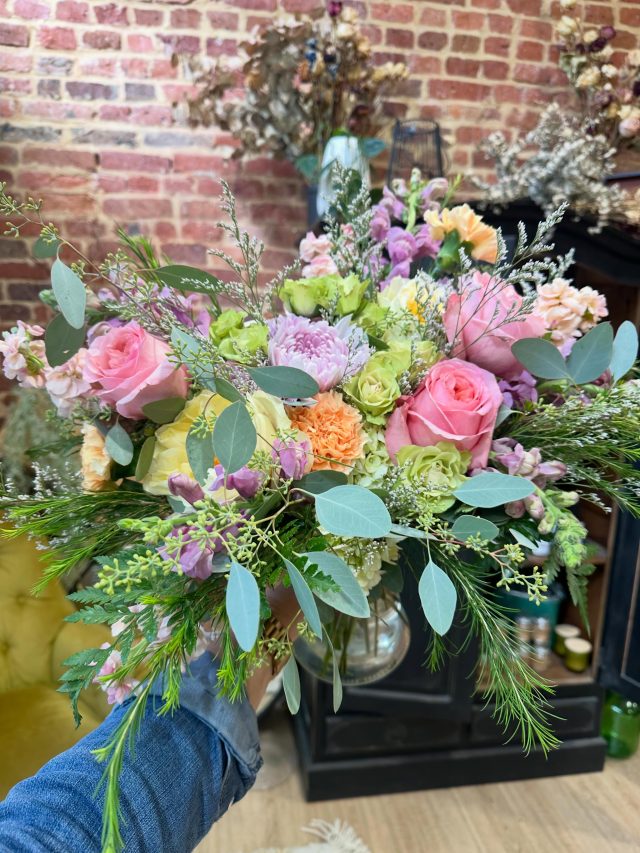 • 🌸 •  WILD PASTELS • 🌸 •

When they trust the process and we give them the lightest and brightest pastels with a whole lot of whim! 
  #pastelflowers #flowersofinstagram #freshflowers 

This is surely the best ways to say Happy Birthday to one of our favorite people! ❤️ #weloveyou