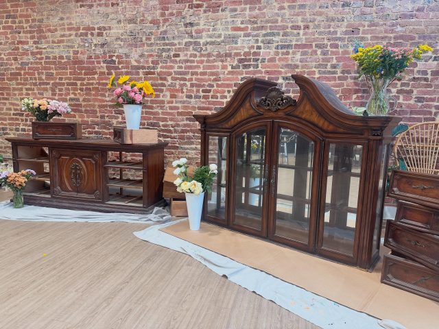 Something absolutely ✨ B E A U T I F U L ✨ came into our shop last night and we can’t wait to show you her new makeover 😍 

📣 We are hunting for the perfect name for our new buffet hutch! 👇 Drop your suggestions below and we’ll introduce her when she’s all ready for you! ❤️

#newadditions #hutch #buffet #weneedaname