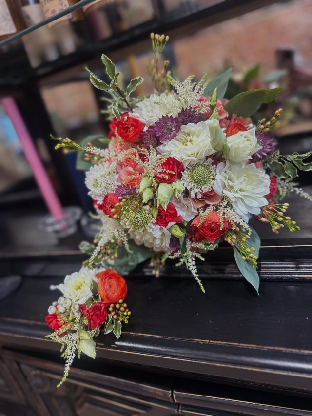Every day is the perfect day for a wedding! ❤️ 

Congratulations to this sweet couple on a simply sweet Wednesday wedding 💍 Thank you for letting us be a part of your big day! #bouqet #weddingbouquet #daliah  #flowersofinstagram #freshflowers