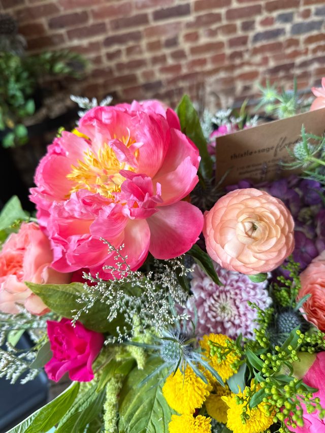 ✨ WE’RE BACK ✨
 …and still swooning over last weeks birthday florals for one our favorite people 🩷#peonies #coralsunset #flowers #freshflowers #flowersofinstagram
