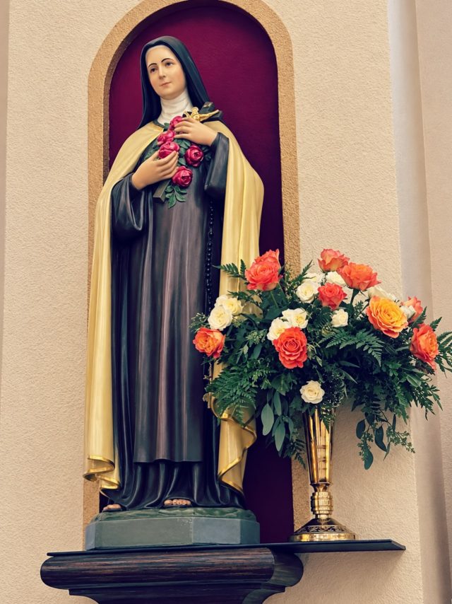 “I will spend my heaven doing good on earth. I will let fall from the heaven a shower of roses” 

🌹  St. Thérèsa of Lisieux 🌹 

Yesterday marked Feast Day for St. Thérèsa, also kniwn as the Little Flower. Her childlike faith guided her to be a humble and small flower for the Lord rather than something grand. Her “Little Way” of reaching holiness was through small daily acts done with great love ❤️ 

St. Thérèsa’s flower is the Rose so, of course, we paired her with some beautiful orange+pink Free Spirit Roses and (little flowers) Cream New Moon Spray Roses! 

🌸 Follow along with us as we learn the Saints of Feast Days within Catholicism #flowersoffaith