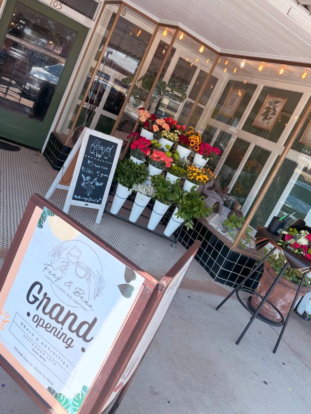🌸 FLOWER  BAR 🌸

We are all set up for the grand opening for @feefandbean in beautiful @downtownennistx 

We are here 12-2 bringing all the great florals for you to create the most perfect bouquet 💐 

#flowers #florals #freshflowers #bouquetbar