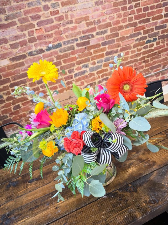 Who wouldn’t want stunningly fresh florals on a day like today ☀️🍉🌸😍✨🍑 #springvibes